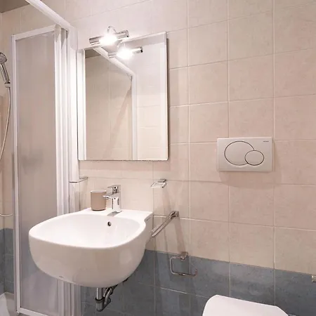 Ricco Di Comfort, Grande, Luminoso E Comodo Lejlighed *