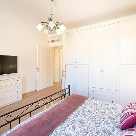 Lägenhet Ricco Di Comfort, Grande, Luminoso E Comodo