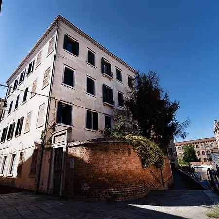 Ricco Di Comfort, Grande, Luminoso E Comodo Apartmán