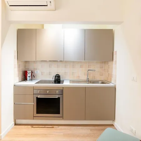 Lägenhet Ricco Di Comfort, Grande, Luminoso E Comodo