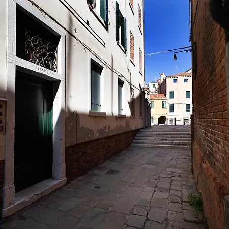 Ricco Di Comfort, Grande, Luminoso E Comodo Venedik