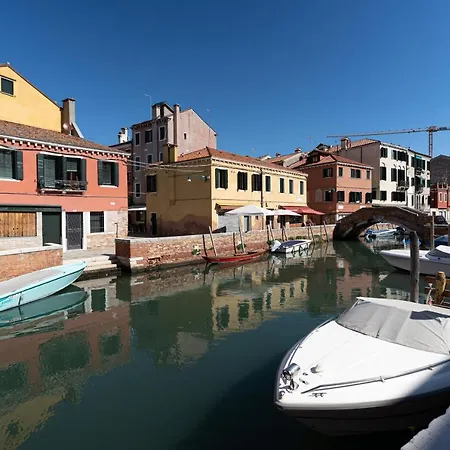 Ricco Di Comfort, Grande, Luminoso E Comodo Venedik